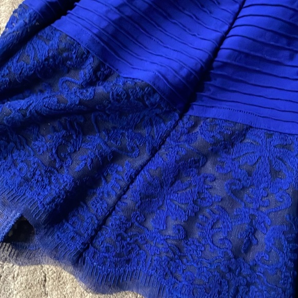 Tadashi Shoji jersey/lace royal blue dress - Picture 2 of 4